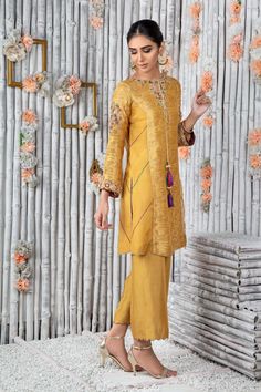 Alba | Pakistani Designer Outfit | Sarosh Salman Latest Pakistani Fashion, Haldi Outfits, Desi Outfits, Zardozi Work, Pakistani Dresses Online, Embroidery Leaf, Rose Crafts, Pakistani Style, Designer Outfit