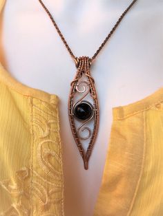 Wire Wrapped Stone Jewelry, Oxidized Necklace, Bijoux Fil Aluminium, Wire Wrapping Crystals, Wire Wrapping Stones, Wire Jewelry Designs, Wire Pendant, Onyx Bead, Modern Necklaces