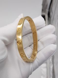 Snap to Open/Close Can fit comfortably on 6 1/2-7 1/2" Wrist Unisex Bracelet Designer Name Engraved Anti Tarnish Coating Includes (1) bangle Screw to Open/Close (Screw Driver Tool Included)-Size 22 Buckle Snap to Open/Close-Size 20 Stainless Steel 18k Gold/ 18k Silver plated/ 18k Rose Gold Size 19, inner circumference，About18cmSize 20, inner circumference，About18.6cmSize 21, inner circumference，About19.4cmSize 22, inner circumference，About19.9cm ****Ships July 26th*** ***If additional Colors/Sty Stacked Bracelets, Luxe Jewelry, Buckle Bracelet, Classy Jewelry, Unisex Bracelets, Gold Bangle Bracelet, Silver Bangle Bracelets, Bracelet Stack, Silver Rose Gold