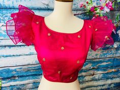 ❥ Handmade Designer stitched blouse ; Can be used for sarees / Lehengas. ❥ Ready to Ship (Size 36-40) ❀❀ Return / Exchange Policy : ※ No Return/ No Exchange / No Cancellation! ※We need proof of video while package is opening for considering any case of missing or damaged products ; ※ We can not accept any returns , if video at the time of package opening is not provided by the client . ღ ღ Please be courteous and don't ask for negotiation on prices ! We define prices based on material & efforts Blouse Designs Saree, Pink Saree Blouse, Indian Blouse Designs, Saree With Belt, Saree Blouses Online, Blouse Indian, Indian Saree Blouse, Blouse Designs Indian, Choli Designs