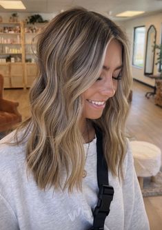 Light Brunette Hair, Summer Blonde Hair, Brown Hair Inspo, Brunette Hair With Highlights, Dirty Blonde Hair, Brown Hair Balayage, Dark Blonde Hair, Blonde Hair Inspiration