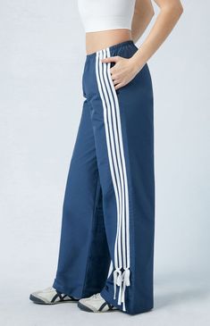 PacSun Navy Wide Leg Track Pants | PacSun White Striped Pants Outfit, Stripe Pants Outfit, Wide Leg Track Pants, Kids Trend, Pants Blue, Cute Fits, Navy Women, Pants Outfit, Pacsun