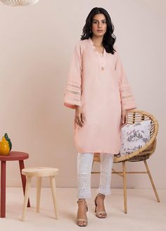 Ready to Wear Designer Kurti with Pink Indian Raw Silk Trouser. It's a beautiful dress perfect for Summer and Eid. Summer Dress Pakistani, Pakistani Cotton Suits Summer, Kurti Pants, Pakistani Kurti, Designer Ready To Wear, Dress Pakistani, Suit Pakistani, Indian Salwar Kameez, Pink Summer Dress