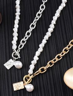 Elegant Pearl Necklace With Chunky Chain, Chunky Chain Pearl Necklace For Gift, Pearl Necklace With Chunky Chain For Gift, White Toggle Necklace With Pearl Chain, Silver Toggle Necklace With Pearl Charm Gift, Gift Pearl Chain Toggle Necklace, White Pearl Chunky Chain Necklace, White Pearl Necklace With Chunky Chain For Gift, White Pearl Toggle Necklace With Pearl Charm