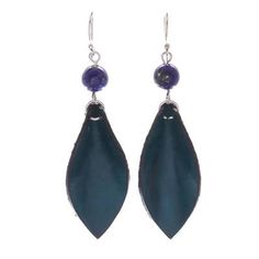 Working with leather Thai artisan Chaloemphon creates fabulous jewelry with contemporary flair. These earrings feature supple leather petals in blue-green topped by polished beads of lapis lazuli. The earrings swing from polished sterling silver hooks. Diy Earrings Easy, Diy Leather Earrings, Denim Jewelry, Lapis Lazuli Earrings, Leather Wristbands, Snap Bracelets, Beaded Jewelry Patterns, Pretty Bracelets, Handcrafted Necklace