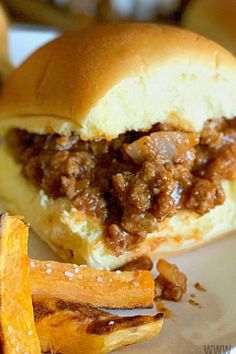 Looking for a quick and hearty dinner idea? This homemade Sloppy Joe recipe is a family favorite! Made with ground beef, tangy tomato sauce, and a hint of sweetness, it’s the perfect comfort food. Serve it on a toasted bun for an easy weeknight meal that’s ready in under 30 minutes. Perfect for busy nights or casual gatherings! Save this pin for your next go-to recipe.