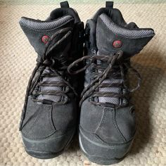 These Hiking Boots Are Merrill They’re Called Carbon Performance Footwear Us Men’s Size 8.5. These Are Barely Worn, They Have Gore-Tex Technology. They Are Lace Up With An Almost Brand New Sole. Black Round Toe Walking Shoes For Adventure, Gray Outdoor Work Boots With Round Toe, Gray Round Toe Work Boots For Outdoor, Gray Work Boots For Outdoor Activities, Gray Waterproof Boots For Sports, Gray Waterproof Boots For Walking, Gray Walking Shoes With Vibram Sole And Round Toe, Gray Walking Boots With Round Toe, Laced Closed Toe Outdoor Boots