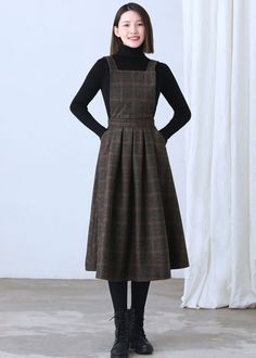 "★★FEATURES * Wool skirt * Polyester lining * Sleeveless * Two side seam pockets * Right hidden zipper closure * Adjustable strap * High waistband * Fit and flare * Perfect for winter, autumn, spring * Dry clean Fabric swatch https://etsy.me/3dIQDkz ★★ The model is 170 cm (5′ 7″) tall with a 80 cm (31.5\") bust, 66 cm (26\") waist. She is wearing the plaid wool dress in size XS. ★★ Bespoke Order Service If you Request other color Request the length Your height is not between 155 cm- 172 cm Your Brown Workwear Dress With Pockets, Winter Wool Tweed Dress Knee-length, Knee-length Wool Tweed Dress For Winter, Winter Midi Dress With Pockets, Winter Wool Tweed Knee-length Dress, Fitted Knee-length Pinafore Dress For Fall, Knee-length Fitted Pinafore Dress For Fall, Fitted Fall Pinafore Dress With Pockets, Fall A-line Dresses With Pockets