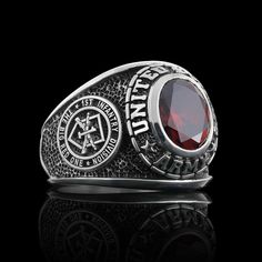 a ring with an oval shaped stone and the words, university of minnesota on it