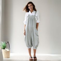 The Linen jumpsuit is made of gray linen blend. The wide leg pants is oversized, it is loose and casula style, most of womens like this gesign, the linen overalls has two side pockets.  you can match a shirt inner as your want.Adding a jacket or blazer over the top is also a great way to give your look a sense of structure. FEATURES 100% linen No lining Adjustable shoulder string Two side pockets Loose fit jumpsuit Mid calf Perfect for summer,spring,autumn More color ★★ Bespoke Order Service If you Request other color Request the length Your height is not between 155 cm- 172 cm Your weight is over 75 kg I can do it for you, It will need some extra fee depending on on your need. Contact with me for more detail. ★★ Get your size in Size Chart with your body measurement https://www.etsy.com/l Gray Cotton Summer Jumpsuits And Rompers, Gray Cotton Jumpsuits And Rompers For Summer, Spring Cotton Gray Jumpsuits And Rompers, Gray Spring Jumpsuits And Rompers With Pockets, Gray Jumpsuits And Rompers With Pockets For Spring, Gray Jumpsuits And Rompers For Spring Loungewear, Spring Linen Overalls With Relaxed Fit, Spring Linen Overalls, Gray Jumpsuit