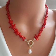 Lucky Necklace, Beautiful Energy, Vintage Jewelry Ideas, Red Pearl, Necklace Bead, Red Necklace, Necklace Red, Coral Jewelry, Coral Necklace