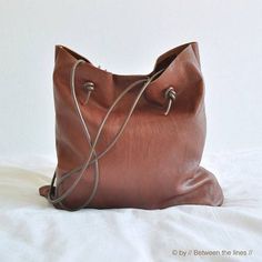 Leather shapeless bag in coffee brown, black. BAW15001 $138.00 Simple Leather Bag, Sac En Cuir Diy, Diy En Cuir, Leather Bag Tutorial, Sac Diy, Diy Sac, Leather Bag Pattern, Diy Leather Bag, Simple Leather