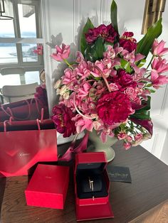 #justeunclou #cartier #love #flowers Roses Peonies, Cartier Love, Love Flowers, Peonies, Roses, Flowers