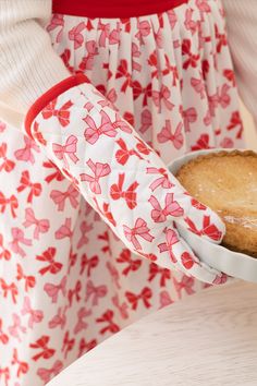 Get into the festive spirit with the Bows Oven Mitt. Featuring whimsical bow design, this oven mitt adds a sweet holiday vibe to your kitchen. With diamond grid quilting for extra durability and a fully lined interior for added comfort and heat protection, it's perfect for all your holiday baking adventures. The convenient loop for hanging ensures it's always within reach. Christmas Oven Mitt, Grid Quilting, Thymes Frasier Fir, Round Top Collection, Scout Bags, Dream Bath, Comfort Gifts, Cute Home Decor, Oven Mitt