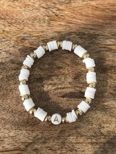 Clay Flat Beads Bracelet, Inspo For Clay Bead Bracelets, Beaded Bracket Ideas, Christmas Preppy Bracelet, Aesthetic Clay Bracelet Ideas, Cute Preppy Clay Bead Bracelet Ideas, Clay Bracelets Diy Preppy, Cute Flat Bead Bracelet Ideas, Aesthetic Clay Bracelets