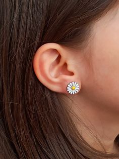 size: 1cm Material: 925 Sterling Silver Weight:1.75 grams silver daisy earrings will look very cute on your ear. you will love them very much. birthdays, anniversaries, Valentine's day or even Christmas presents are often preferred as a gift product. https://www.etsy.com/shop/Hirajewelrydesign Blue Anklet, Flower Earring, Minimal Necklace, Earring Silver, Amulet Necklace, Earring Gift, Daisy Earrings, Blue Evil Eye, Gift Product