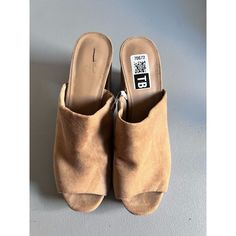 Universal Thread Women's Sandals 9.5 Brown Slip-On Block Heels ** You Can Combine Shipping** - Brand New Without Tags. - Color Might Vary Little In The Picture. - Comes From A No Pet Home. Casual Suede Heels With Heel Loop, Casual Suede Open Toe Heels, Casual Suede High Heel Sandals, Casual Sandals With 4-inch Heel And Closed Toe, Casual Open Toe 4-inch Heels, Suede High Heel Mules Medium Width, Medium Width Open Toe Suede Mules, Suede Heels With Cushioned Footbed And Wedge Heel, Casual Wedge Heels With Padded Heel