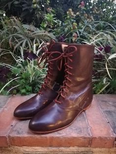 For more designs in handmade men dress boots, please follow the link https://www.etsy.com/shop/BarismilLeathers?ref=l2-about-shopname&section_id=27666622 Material: 100 % pure cowhide leather with full leather lining.  Thick textured leather with hand burnished finish. All handmade leather Medieval style boots. best for cosplay and for costume of medieval rangers, knights jedi and many more.   These boots are unisex and can be used by both women and men.  They are totally handcrafted by expert cr Fantasy Leather Boots, Jedi Boots, Men Dress Boots, Boots Medieval, Shoes Medieval, Ranger Boots, Medieval Boots, Medieval Shoes, Ranger Boot