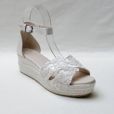 Bridal espadrilles for a beach or informal wedding. So comfortable and chic. Handmade in Spain with the best materials. Genuine leather, jute and embroidery lace. color: off white. A fantastic wedding shoes for you special day. Weges: 5,5cm Platform: 3,5cm Bridal Espadrilles, Womens Espadrilles Wedges, Informal Weddings, Embroidery Lace, Walking Down The Aisle, Espadrille Shoes, Espadrilles Wedges, Custom Shoes, Bridal Shoes