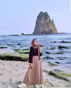 Kodak Frame, Pleated Skirt Outfit