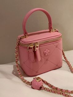 Please contact us if you have any question Trendy Portable Shoulder Bag Pouch, Trendy Portable Satchel Pouch, Handheld Bags With Chain Strap As Gift, Handheld Bags With Chain Strap For Gifts, Square Travel Bag With Chain Strap, Large Capacity Crossbody Box Bag As Gift, Portable Pink Square Bag, Pink Bag With Zipper Closure As Gift, Pink Bag With Zipper Closure For Gift