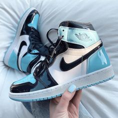 Obsidian/ Blue Chill - White Box Included Worn Few Times Jordan 1 Retro High Unc Patent, Wallpaper Nike, Sneaker Outfits, Sneaker Trend, Sneaker Nike, Tennis Shoes Outfit, Baby Nike, Dr Shoes, Preppy Shoes