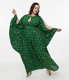 This beautiful plus size caftan, in collaboration with Disney, is crafted in a stunning green fabric that features a gold foil print of moon and stars throughout. Beautifully framed with long flutter sleeves and a back zipper. Plus Size Caftan, Wide Leg Jeans Cropped, High Low Gown, Vintage Plus Size, Gold Foil Print, Gold Moon, Moon Print, Leopard Print Blouse, 1960s Fashion