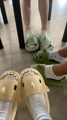 Shark Slippers Aesthetic, Shark Slides Aesthetic, Shark Flip Flops, Cute Slippers Aesthetic, Shoes Pics Aesthetic, Chanclas Aesthetic, Shark Crocs, Cute Things Aesthetic, Aesthetic Slippers