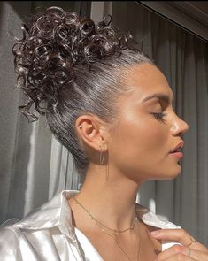 Olivia Calabio, Hair Bun Design, Bun Looks, Afro Hair Bun, Bun Design, Curly Hair Up, Curly Bun Hairstyles, Perm Hair, Curly Bun