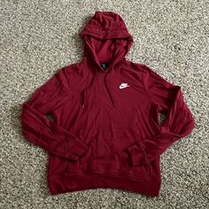 Practically Brand New And Maybe Worn Once? Smoke Free And Pet Free Home Dark Red Hoodie, Red Nike Hoodie, Cute Cheap Outfits, Tops Nike, Red Nike, Nike Red, Nike Hoodie, Red Hoodie, Christmas Wishlist