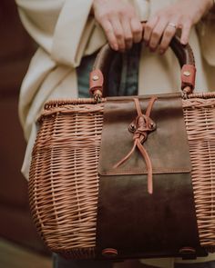 👉Unique Large wicker & leather Basket Bag with flap and hand hemmed handles On the photo basket is made in brown leather color with ginger accents- please choice color of the leather and if you wish add different color of the accents please leave me note. ♥️ This cute leather and wicker basket bag is a perfect and unique accessory, great for shopping, great for every day , can be also  a perfect addition to your styling. The wicker basket has a closure from the top in the form of a flap also made of wicker, which is tied. You can safely store your personal belongings with this closure. ----------------- Colors ----------------- * Brown If You wish to order this lovely basket in different leather color fell free to ask! ---------------------------------------------- Dimensions - wicker bag Birkin Basket, Willow Basket, Wicker Trunk, Retro Bags, Wicker Bags, Rattan Bag, Diy Purse, Wicker Basket, Unique Bags