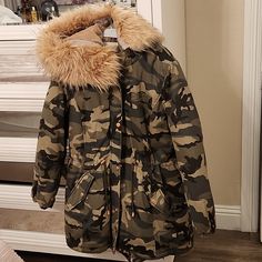 Nwt Camo Jacket. Perfect Condition. Super Cute! Steve Madden Jacket, Black Leather Motorcycle Jacket, Grey Pea Coat, Winter Puffer Coat, Pea Coats Women, Cropped Puffer Jacket, Brown Vest, Leopard Print Jacket, Camo Jacket