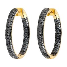 Cast in 18-karat gold & sterling silver, these beautiful inside out hoop earrings are hand set with 3.88 carats black diamonds. FOLLOW MEGHNA JEWELS storefront to view the latest collection & exclusive pieces. Meghna Jewels is proudly rated as a Top Seller on 1stDibs with 5 star customer reviews. All items manufactured by us are handmade and can be customized or redesigned. Composition Size-32X4 MM Total Weight-13.137 Gold Weight(Gms)-3.8 Silver Weight(Gms)-8.56 Diamond Wt(Cts)-3.885 Beautiful Diamond Earrings, Modern Hoop Earrings, Diamond Huggie Earrings, Yellow Gold Setting, Gold Diamond Jewelry, Black Diamonds, Diamond Hoop Earrings, Gold Set, Brilliant Diamond