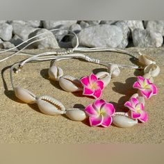 New Never Worn Tropical Jewelry Aesthetic, Adjustable White Jewelry For The Beach, White Flower Bracelets For Vacation, White Flower Jewelry For Vacation, Preppy Jewlery, Hawaii Souvenirs, Summer Jewlery, Hawaiian Bracelets, Butterfly Black And White