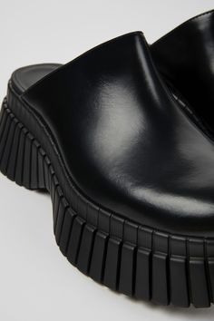 BCN  by Camper Clogs For Women, Black Clogs, Leather Clog, Camper Shoes, Old Shoes, Women's Clogs, Shoes Heels Wedges, Boys Boots, Black Leather Shoes