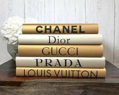 Fashion Coffee Table Books, Coffee Table Books Decor, Gold Room Decor, Books Fashion, Gold Rooms, Interior Decoration Accessories, Gold Book, Cream Aesthetic, Fashion Book