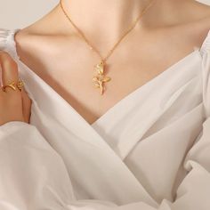 Rosa is a realistic Gold Rose charm dangling from a delicate gold chain. Composition: Material: High-Quality Stainless Steel-Plated 18k Gold Length 16 “ + 3” extension water resistant 💧 (No discoloration, No Tarnishing) Hypoallergenic and skin-friendly. NOTE: you can swim, sleep and sweat with this piece. Our jewelry does not tarnish, is resistant to water and sweat. No more green skin! (No discoloration, No Tarnishing). Hypoallergenic and skin-friendly. "live your lifestyle and make us part of Elegant Gold Charm Necklace With Rose Design, Delicate Gold Jewelry With Rose Design, Gold Charm Necklace With Rose Flower Pendant, Gold Charm Necklace With Flower Pendant And Rose Design, Feminine Gold Pendant Charm Necklaces, Feminine Gold Pendant Charm Necklace, Feminine Gold Charm Necklace With Clavicle Chain, Dainty Gold Charm Necklaces With Rose Design, Rose Gold Flower Pendant Charm Necklace