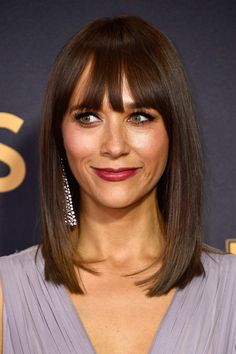 Rashida Jones Photos Photos - Actor Rashida Jones attends the 69th Annual Primetime Emmy Awards at Microsoft Theater on September 17, 2017 in Los Angeles, California. - 69th Annual Primetime Emmy Awards - Arrivals Bangs Over 40 Fine Hair, Lob Fine Hair Straight, Long Bob With Bangs Hairstyles, Medium Length Haircut With Bangs Over 40, Medium Bob With Fringe Over 40, Medium Bob With Fringe, Bangs Medium Length Hair, Choppy Lob, Straight Lob