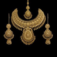 India Necklace India bridal jewelry set South India Jewellery Pakistani Necklace India Choker Temple Necklace and earrings wedding Jewelry This is a Beautiful Gold Plated Necklace India Jewelry Set which you can easily match with your Indian Outfits. Buy this India Wedding Set from AgulkaJewels, and make a unique collection. *PRODUCT DETAIL* *Material: Brass *Plating: 22K Antique Gold Plated *DIMENSIONS * *Necklace:- Weight: 165 gm, Drop Length:- 7.5 Inches, Width: 3.7 Inches. *Earrings:- Weight Bridal Necklace Set Gold, Beautiful Gold Necklace Bridal Jewelry, Gold Jewelry Set Design, Wedding Jewellery Collection Gold, Pakistani Gold Necklace, Antique Gold Jewelry Indian Bridal Jewellery Necklace Set, Gold Set Bridal, Gold Sets Jewelry Indian Design, Gold Necklace Set Bridal