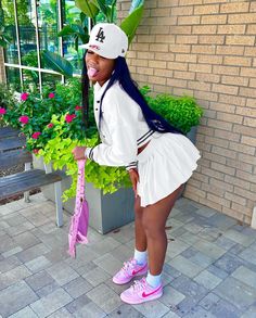 Pleated Tennis Skirt Outfit, Tennis Skirt Outfit Black, Pleated Skirt Outfit Short, Tennis Skirt Outfit Street Style, White Tennis Skirt Outfit, Short Jumpsuit Outfit, White Combat Boots, Stand Collar Dress, Pleated Skirt Outfit