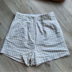 Nwt Plaid High Waisted Shorts. Never Used, Excellent Condition. H&m Summer Bottoms For Day Out, Summer Style H&m Short Bottoms, White Bottoms With Built-in Shorts For Work, White Bottoms With Pockets And Short Inseam, White High Waist Shorts For Spring, High Waist White Shorts For Spring, Fitted White Pants With Short Inseam, High-waisted White Shorts For Spring, White Short Leg Bottoms For Workwear