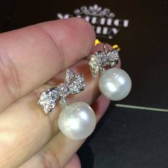 We are presenting you A PAIR OF matching SOUTH SEA PEARLS with LUSTROUS WHITE color. SET IN HANDCRAFTED, 18K SOLID GOLD DROP EARRINGS. ACCENTED WITH 64 E/VS, SPARKLING ROUND BRILLIANT DIAMONDS! IN CASE OF RETURN FOR US BUYERS. BUYERS MAY SEND THE ITEMS BACK TO OUR US-BASED OFFICE IN SALT LAKE CITY, UTAH ONLY ONE ITEM AVAILABLE!! NO DUPLICATES!! WHAT YOU SEE IN THE PICTURES IS WHAT YOU WILL GET SOLIDLY HANDCRAFTED EARRINGS! SUGGESTED RETAIL VALUE: $9,880 PEARLS: Size: 12 mm Shape: Oval/Round Colo Cubic Zirconia Round Pearl Earrings For Party, Pearl White Pear-shaped Party Jewelry, White Pear-shaped Party Jewelry, Classic White Pearl Earrings For Party, White Cubic Zirconia Party Earrings, White Cubic Zirconia Evening Earrings, White Teardrop Pearl Earrings For Party, Pear-shaped Pearl White Party Earrings, Exquisite Diamond White Bridal Earrings For Party