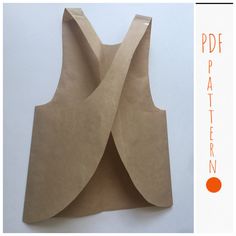 an origami piece of paper is folded in two different directions to form the shape of a vest