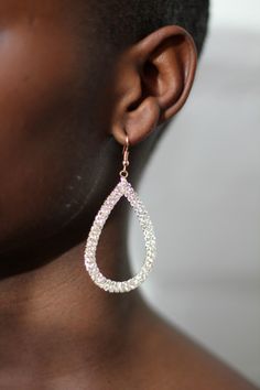 Beautiful statement piece drop earring, prefect for parties or if you just want to look fabulous. Aesthetic Piercings, Bridal Accessories Earrings, Best Earrings, Shiny Jewelry, Pretty Aesthetic, Buy List, Indian Jewelry Sets, Crown Jewels, Crystal Drop Earrings