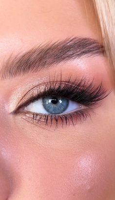 Prom Makeup Blue Eyes, Bridesmaid Makeup Blue Eyes, Makeup Looks Blue Eyes, Green Dress Makeup, Prom Makeup For Brown Eyes, Senior Picture Makeup