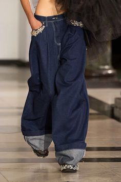 Simone Rocha Spring 2025 Ready-to-Wear Collection | Vogue Jeans Pants Outfit, Fashion Journalism, Denim Inspiration, Summer Outfits Men, Club Outfits, Mode Fashion