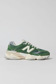 New Balance 9060 Sneaker Y2k Style Aesthetic, New Balance 9060, Best Shoes For Men, Beautiful Sandals, Green Fits, Best Running Shoes, Mens Nike Shoes, Style Aesthetic, Women's Casual Style