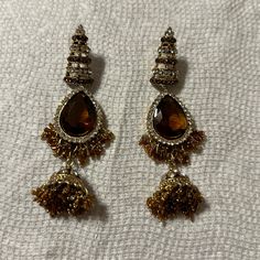 Elegante Womens Indian Style Earrings Color Gold Brown Old Buttalu Earrings Gold, Gold Jhumka Earrings Bridal Antique, Elegant Brown Chandelier Earrings, Elegant Brown Earrings For Party, Elegant Brown Festive Jewelry, Teardrop Danglers For Party, Brown Beaded Drop Earrings For Party, Brown Jewelry With Matching Earrings For Parties, Metal Latkans Earrings For Party