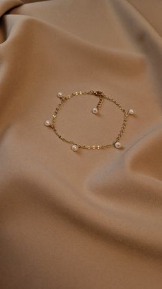 Elegant Pearl Anklets As Gift, Elegant Pearl Anklets With Pearl Chain, Elegant Pearl Chain Anklets, Dainty Pearl Gold Anklets, Gold Pearl Anklets As Gift, Gold Pearl Anklets For Gift, Gold Pearl Anklet With Pearl Charm, Elegant Pearl Drop Anklets As Gift, Gold Anklets With Pearl Charm For Gift