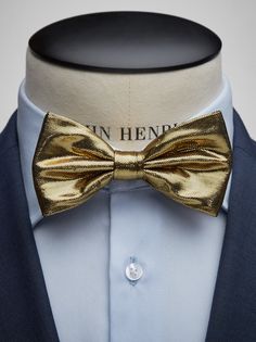 Formal bow ties – Formal bow tie made in Italy.
Either you buy a formal bow tie in the same color as your blazer, but perhaps in a shifting nuance. Thus, a tone-to-tone combination. Which is very neat. Or you go for a formal pre-tied bow tie in a contrasting, but soft, color that goes well with your suit. A formal bow ties in a darker nuance, have always been seen as more formal. Because of this, formal bow ties are ideal for weddings and dinners receptions but are also perfect with a suit at work. Party Suit And Tie Accessories For Father's Day, Gold Satin Bow Tie For Black-tie Events, Classic Gold Bow With Bow Tie Back, Gold Dapper Bow Tie For Formal Occasions, Dapper Gold Bow Tie For Formal Occasions, Gold Elegant Bow With Tie Back, Formal Gold Suit And Tie Accessories With Decorative Bow, Gold Bow Ties For Black Tie Events, Classic Gold Bow For Black Tie Events